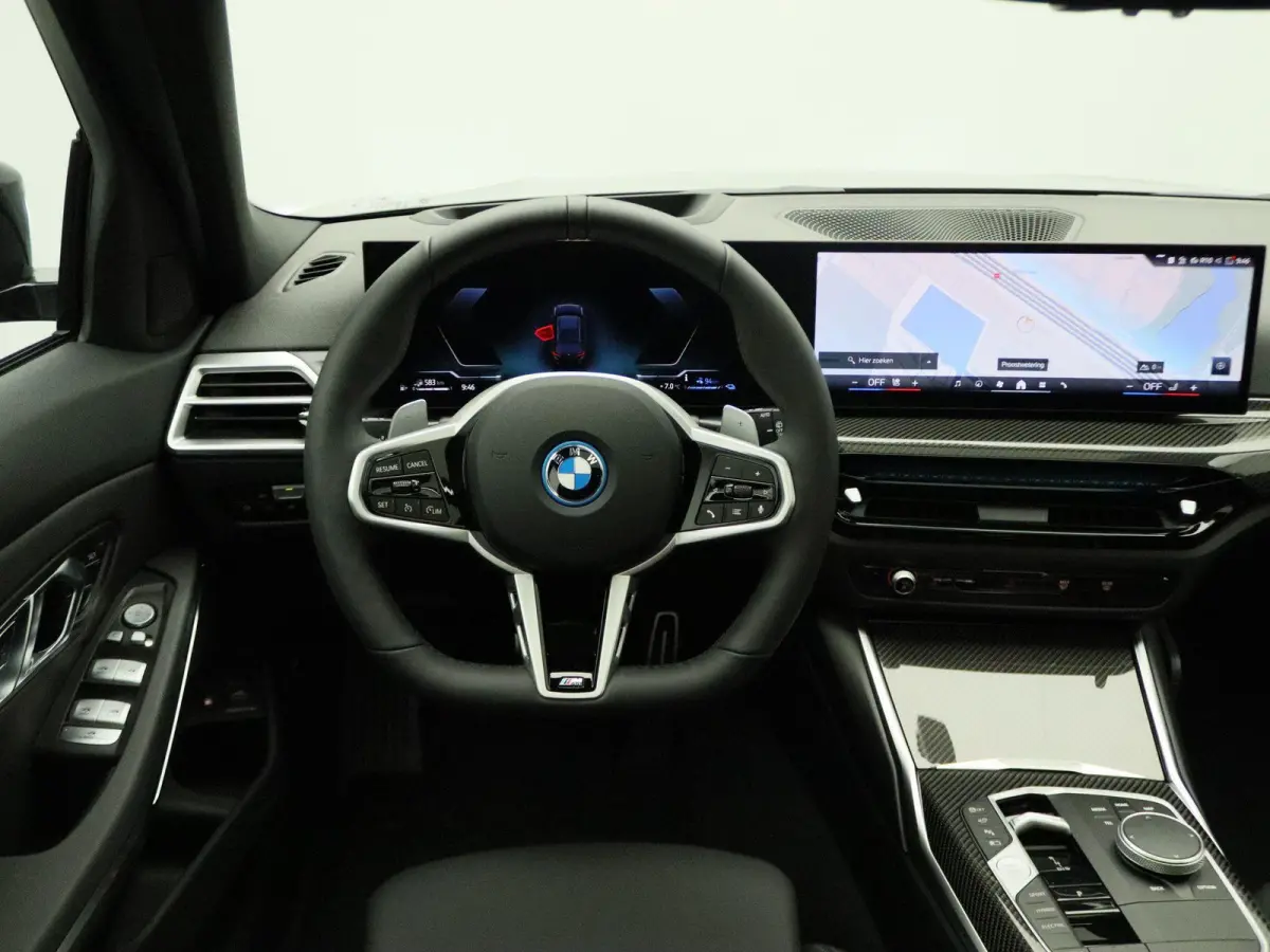 330e M Sport Edition | SoH 100% | Innovation Pack | Comfort Pack | Stuurwielrand Verwarmd | Trekhaak | Panoramdak | Elektrisch Verstelbare Sportstoelen | Driving Assistant | DAB | HiFi | 19'