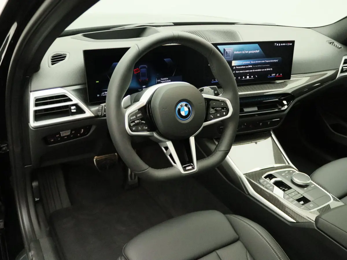 330e M Sport Edition | SoH 100% | Innovation Pack | Comfort Pack | Stuurwielrand Verwarmd | Trekhaak | Panoramdak | Elektrisch Verstelbare Sportstoelen | Driving Assistant | DAB | HiFi | 19'