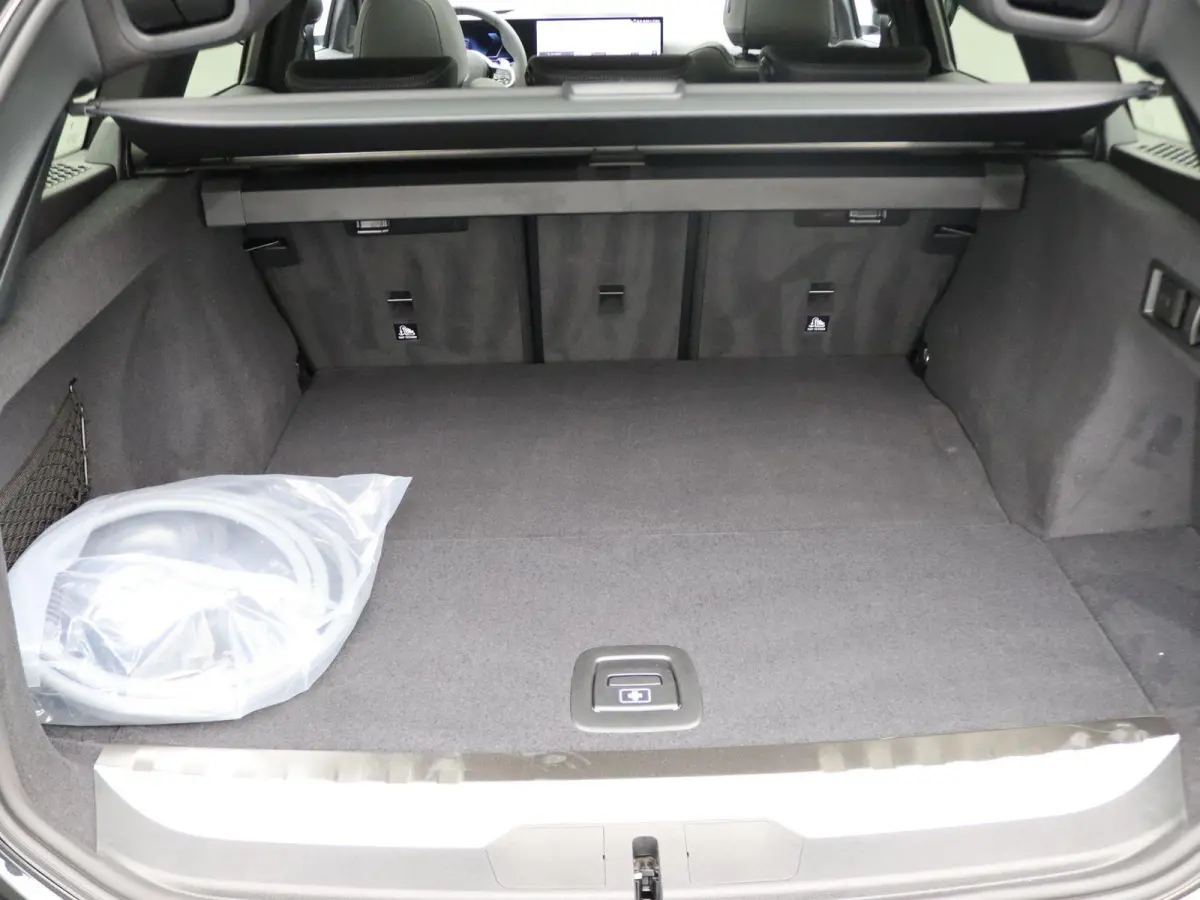 330e M Sport Edition | SoH 100% | Innovation Pack | Comfort Pack | Stuurwielrand Verwarmd | Trekhaak | Panoramdak | Elektrisch Verstelbare Sportstoelen | Driving Assistant | DAB | HiFi | 19'