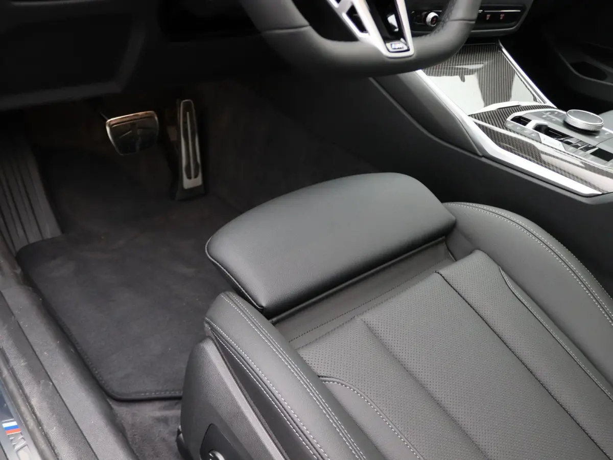 330e M Sport Edition | SoH 100% | Innovation Pack | Comfort Pack | Stuurwielrand Verwarmd | Trekhaak | Panoramdak | Elektrisch Verstelbare Sportstoelen | Driving Assistant | DAB | HiFi | 19'