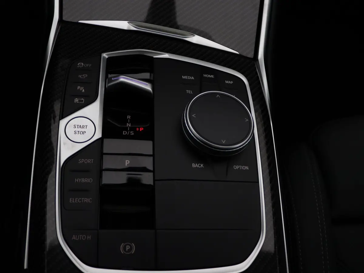 330e M Sport Edition | SoH 100% | Innovation Pack | Comfort Pack | Stuurwielrand Verwarmd | Trekhaak | Panoramdak | Elektrisch Verstelbare Sportstoelen | Driving Assistant | DAB | HiFi | 19'