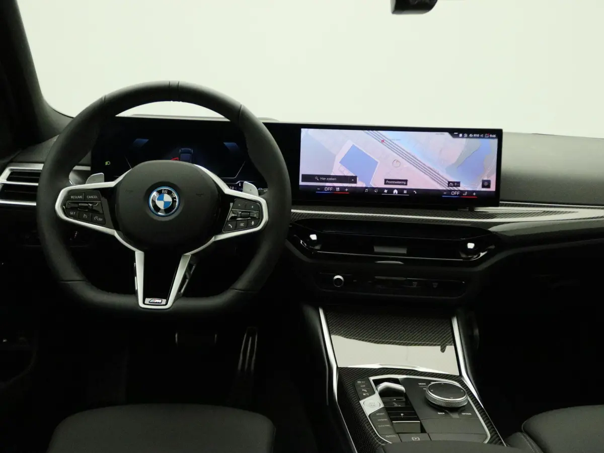 330e M Sport Edition | SoH 100% | Innovation Pack | Comfort Pack | Stuurwielrand Verwarmd | Trekhaak | Panoramdak | Elektrisch Verstelbare Sportstoelen | Driving Assistant | DAB | HiFi | 19'