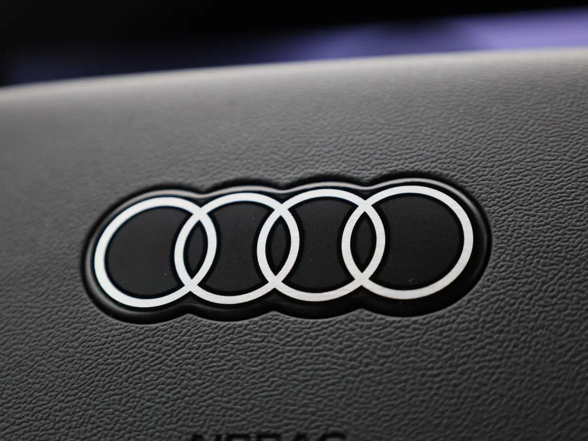 1.5 e-hybrid S edition l Demo l Adaptive cruise control l Achteruitrijcamera l Navigatie l Verwarmbare voorstoelen l Dodehoekdetectie l Matrix LED koplampen l Comfortsleutel l Alarm Klasse I