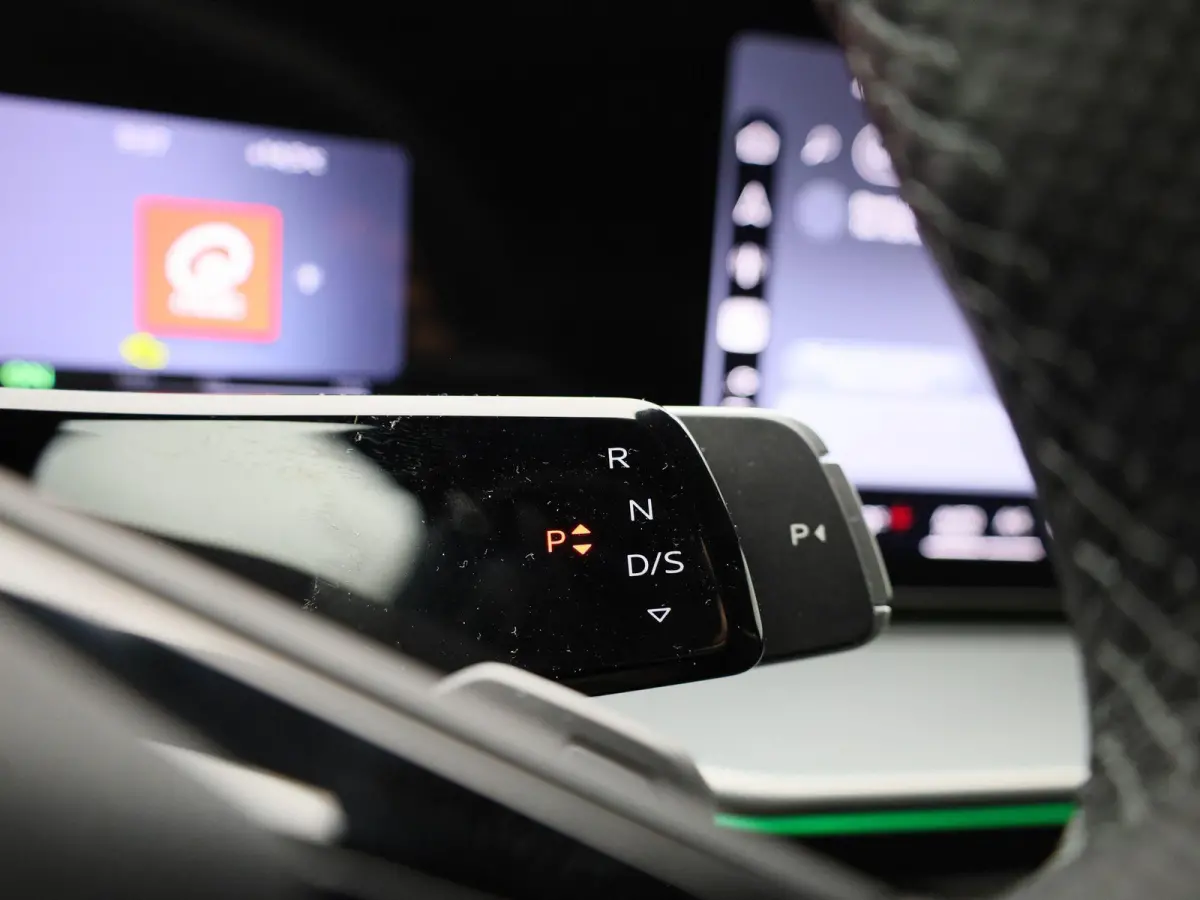 1.5 e-hybrid S edition l Demo l Adaptive cruise control l Achteruitrijcamera l Navigatie l Verwarmbare voorstoelen l Dodehoekdetectie l Matrix LED koplampen l Comfortsleutel l Alarm Klasse I