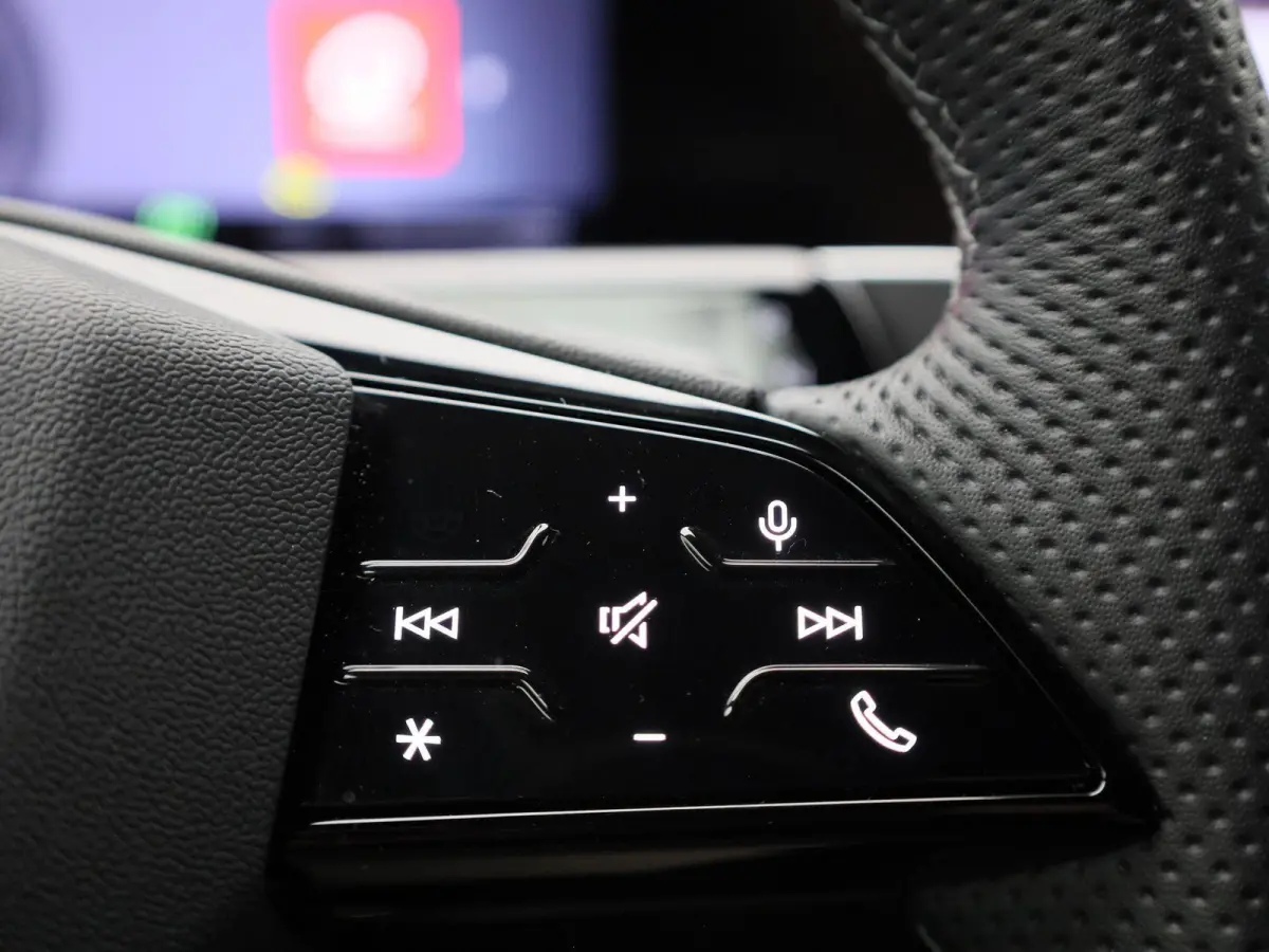 1.5 e-hybrid S edition l Demo l Adaptive cruise control l Achteruitrijcamera l Navigatie l Verwarmbare voorstoelen l Dodehoekdetectie l Matrix LED koplampen l Comfortsleutel l Alarm Klasse I