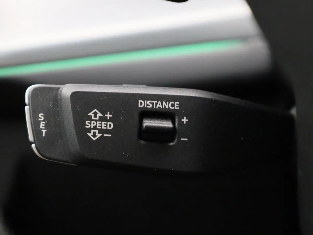 1.5 e-hybrid S edition l Demo l Adaptive cruise control l Achteruitrijcamera l Navigatie l Verwarmbare voorstoelen l Dodehoekdetectie l Matrix LED koplampen l Comfortsleutel l Alarm Klasse I