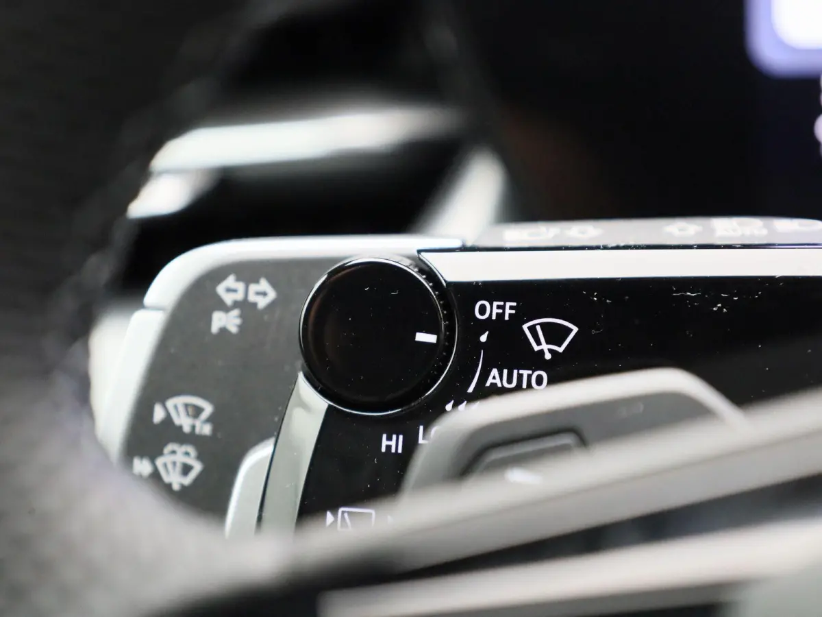 1.5 e-hybrid S edition l Demo l Adaptive cruise control l Achteruitrijcamera l Navigatie l Verwarmbare voorstoelen l Dodehoekdetectie l Matrix LED koplampen l Comfortsleutel l Alarm Klasse I