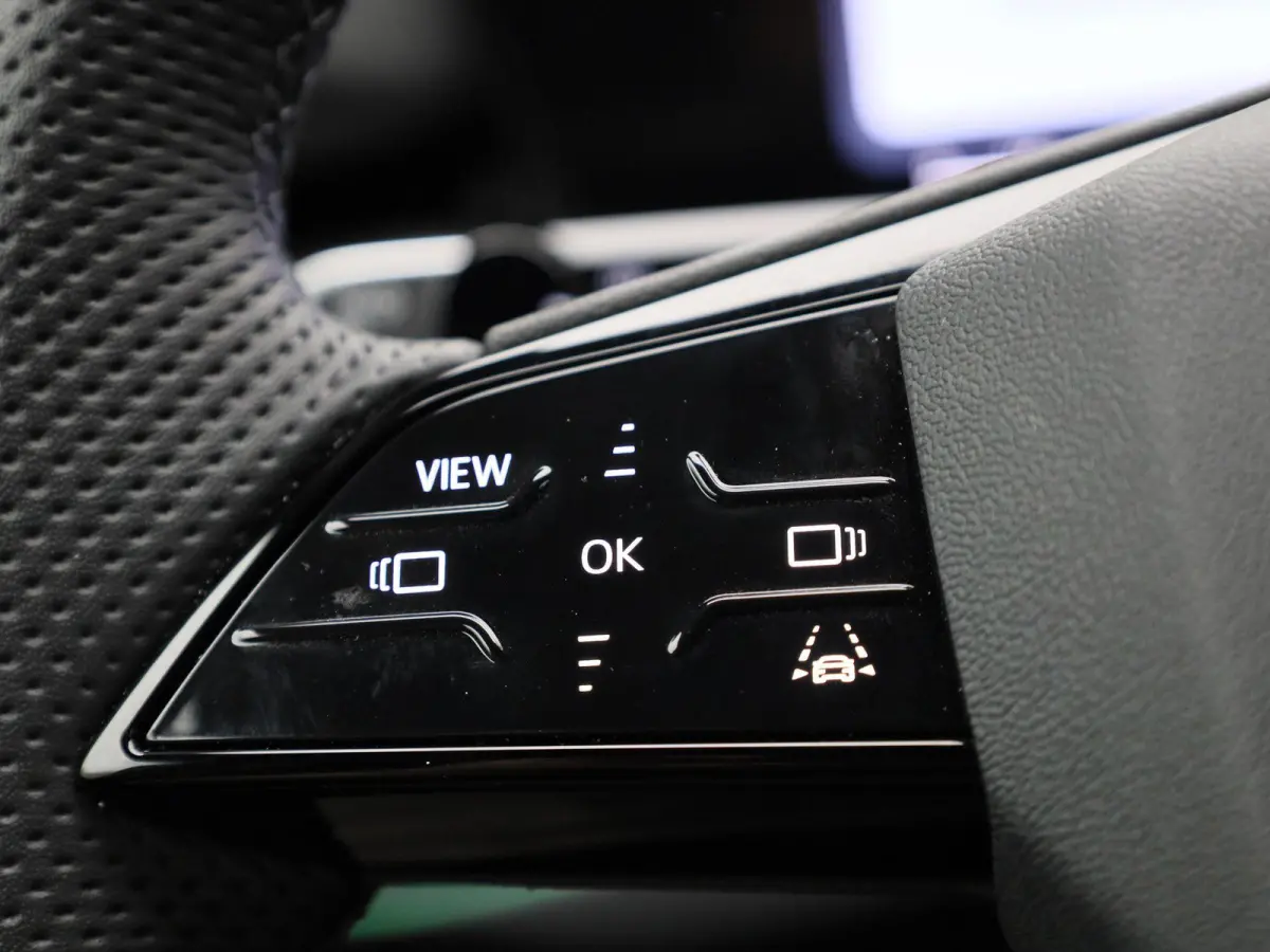 1.5 e-hybrid S edition l Demo l Adaptive cruise control l Achteruitrijcamera l Navigatie l Verwarmbare voorstoelen l Dodehoekdetectie l Matrix LED koplampen l Comfortsleutel l Alarm Klasse I