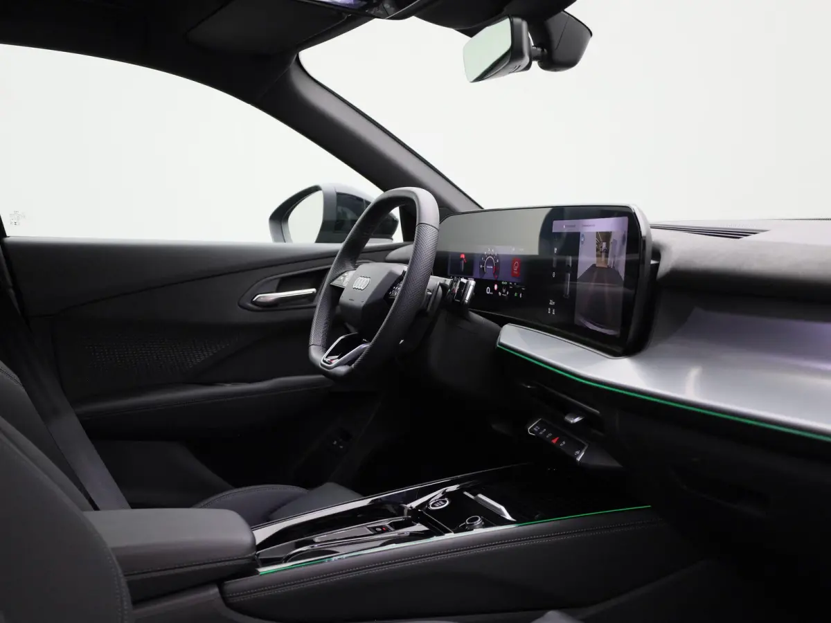 1.5 e-hybrid S edition l Demo l Adaptive cruise control l Achteruitrijcamera l Navigatie l Verwarmbare voorstoelen l Dodehoekdetectie l Matrix LED koplampen l Comfortsleutel l Alarm Klasse I