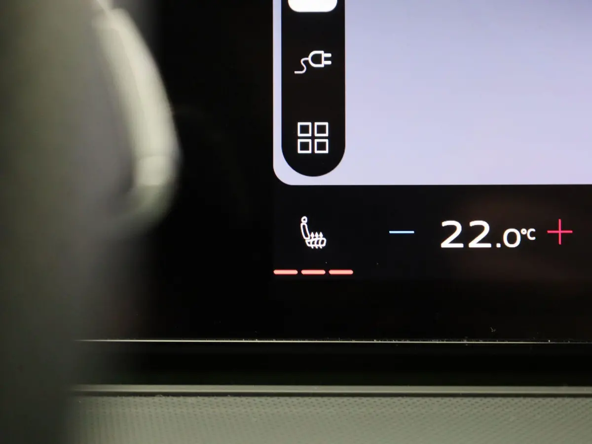 1.5 e-hybrid S edition l Demo l Adaptive cruise control l Achteruitrijcamera l Navigatie l Verwarmbare voorstoelen l Dodehoekdetectie l Matrix LED koplampen l Comfortsleutel l Alarm Klasse I