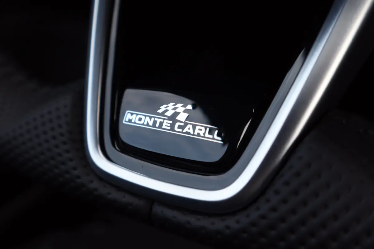 Monte Carlo | Achteruitrijcamera | Cruise control met speedlimiter | Driver Activity Assistant, vermoeidheid waarschuwingssysteem