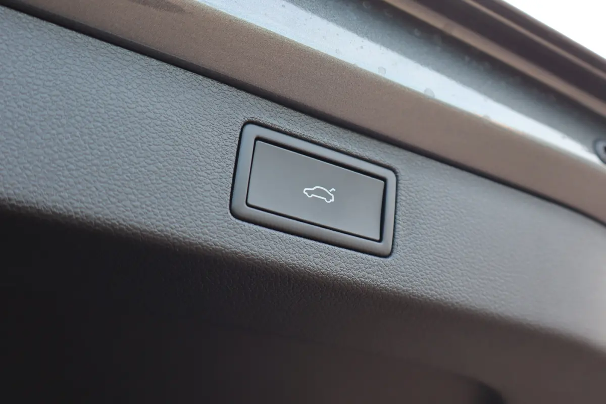 Monte Carlo | Achteruitrijcamera | Cruise control met speedlimiter | Driver Activity Assistant, vermoeidheid waarschuwingssysteem
