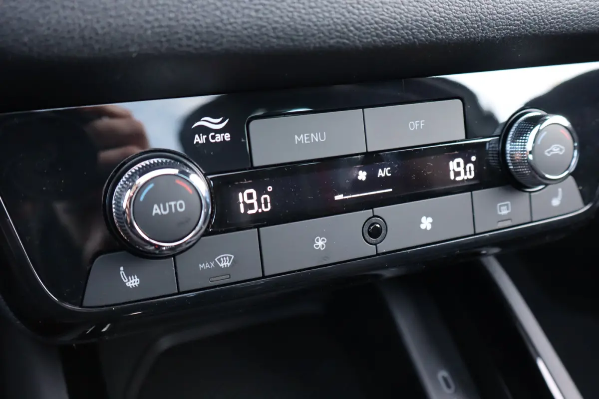Monte Carlo | Achteruitrijcamera | Cruise control met speedlimiter | Driver Activity Assistant, vermoeidheid waarschuwingssysteem