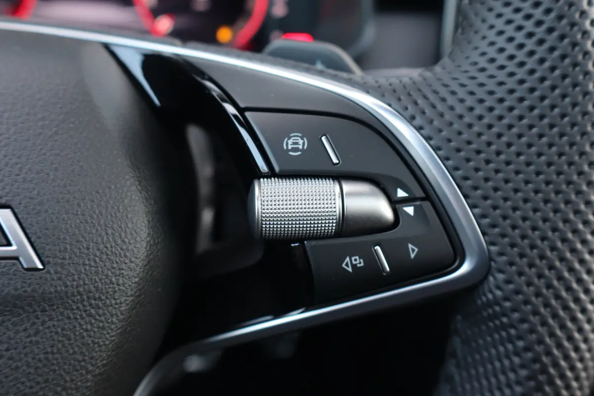 Monte Carlo | Achteruitrijcamera | Cruise control met speedlimiter | Driver Activity Assistant, vermoeidheid waarschuwingssysteem