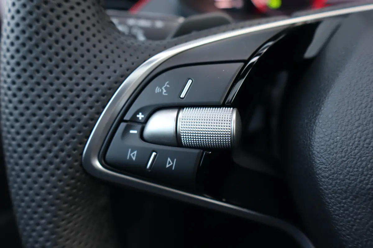 Monte Carlo | Achteruitrijcamera | Cruise control met speedlimiter | Driver Activity Assistant, vermoeidheid waarschuwingssysteem