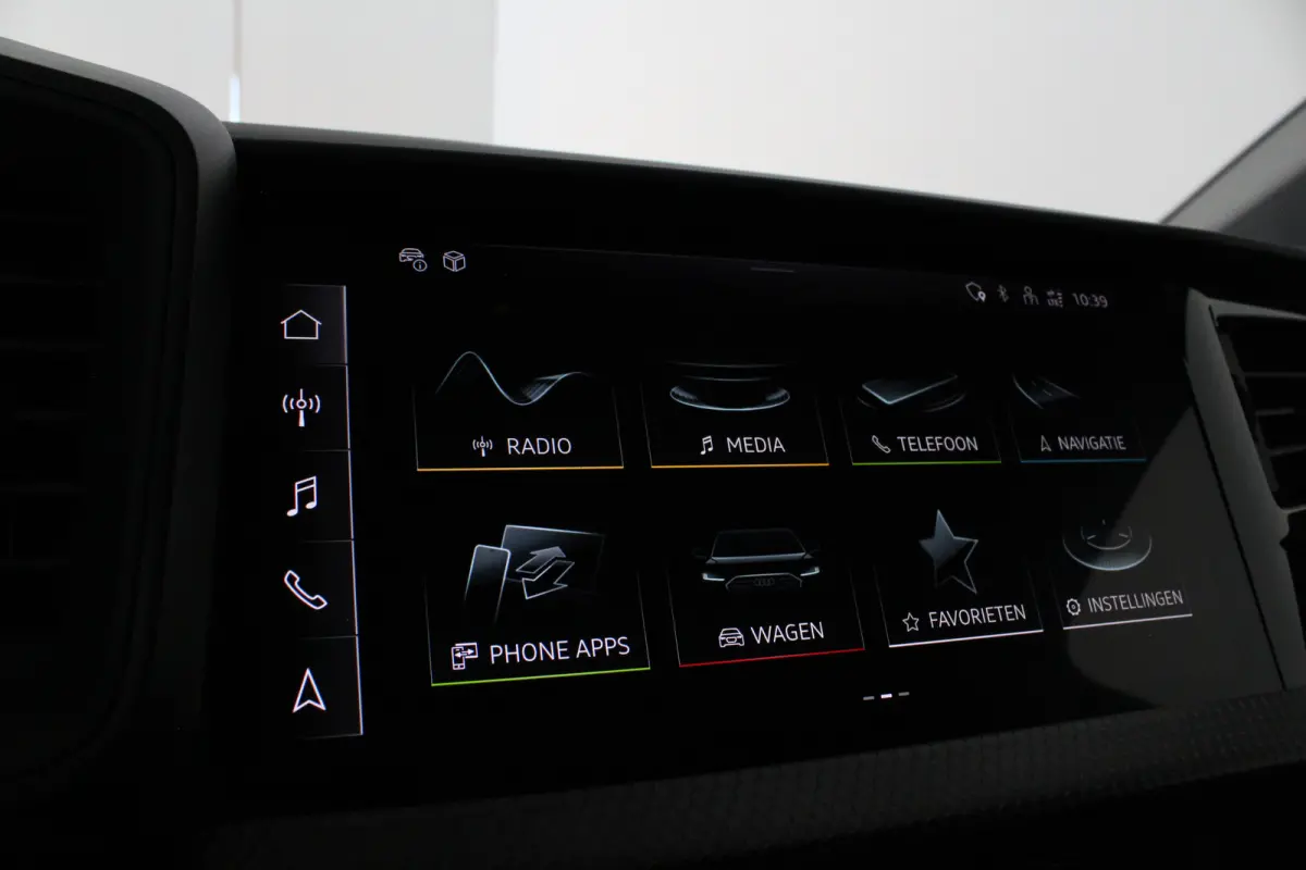 30 TFSI Pro Line Automaat/116pk/Navigatie/Mythos Black Metallic/Parkeersensoren/16 inch velgen
