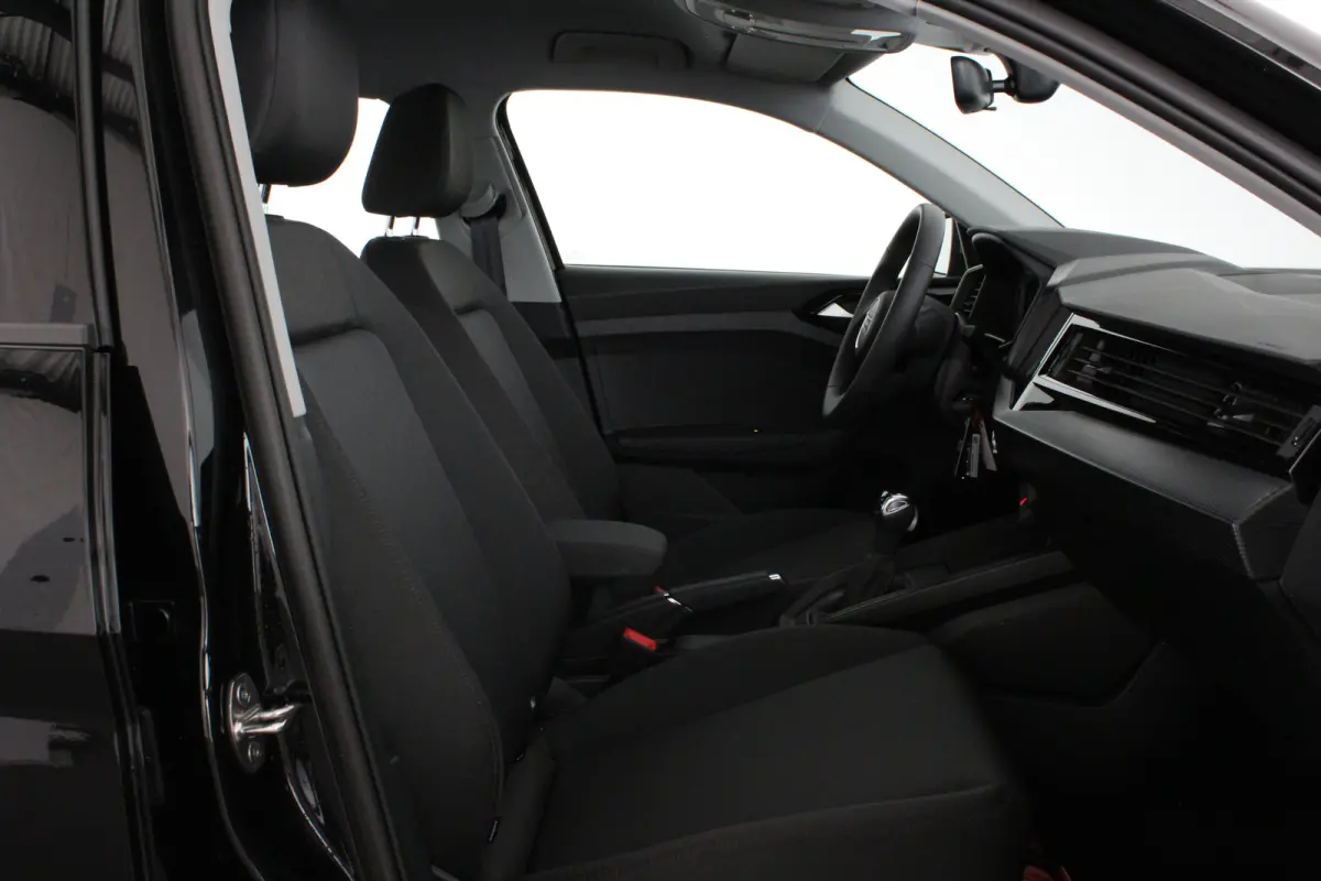 30 TFSI Pro Line Automaat/116pk/Navigatie/Mythos Black Metallic/Parkeersensoren/16 inch velgen