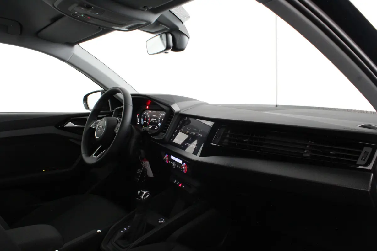 30 TFSI Pro Line Automaat/116pk/Navigatie/Mythos Black Metallic/Parkeersensoren/16 inch velgen