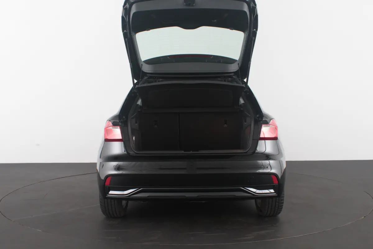 30 TFSI Pro Line Automaat/116pk/Navigatie/Mythos Black Metallic/Parkeersensoren/16 inch velgen