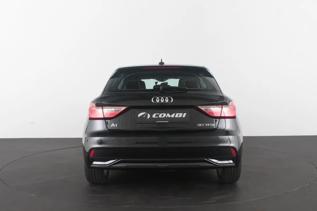 30 TFSI Pro Line Automaat/116pk/Navigatie/Mythos Black Metallic/Parkeersensoren/16 inch velgen