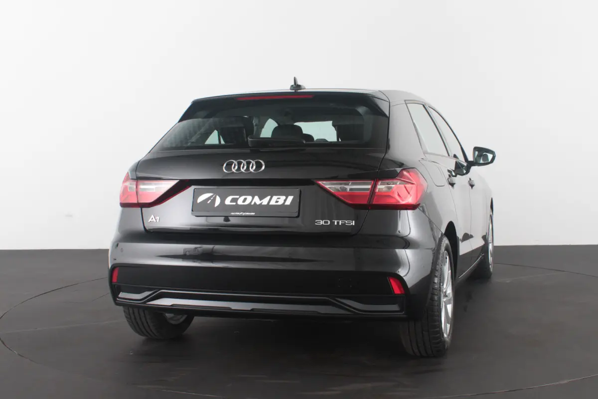 30 TFSI Pro Line Automaat/116pk/Navigatie/Mythos Black Metallic/Parkeersensoren/16 inch velgen