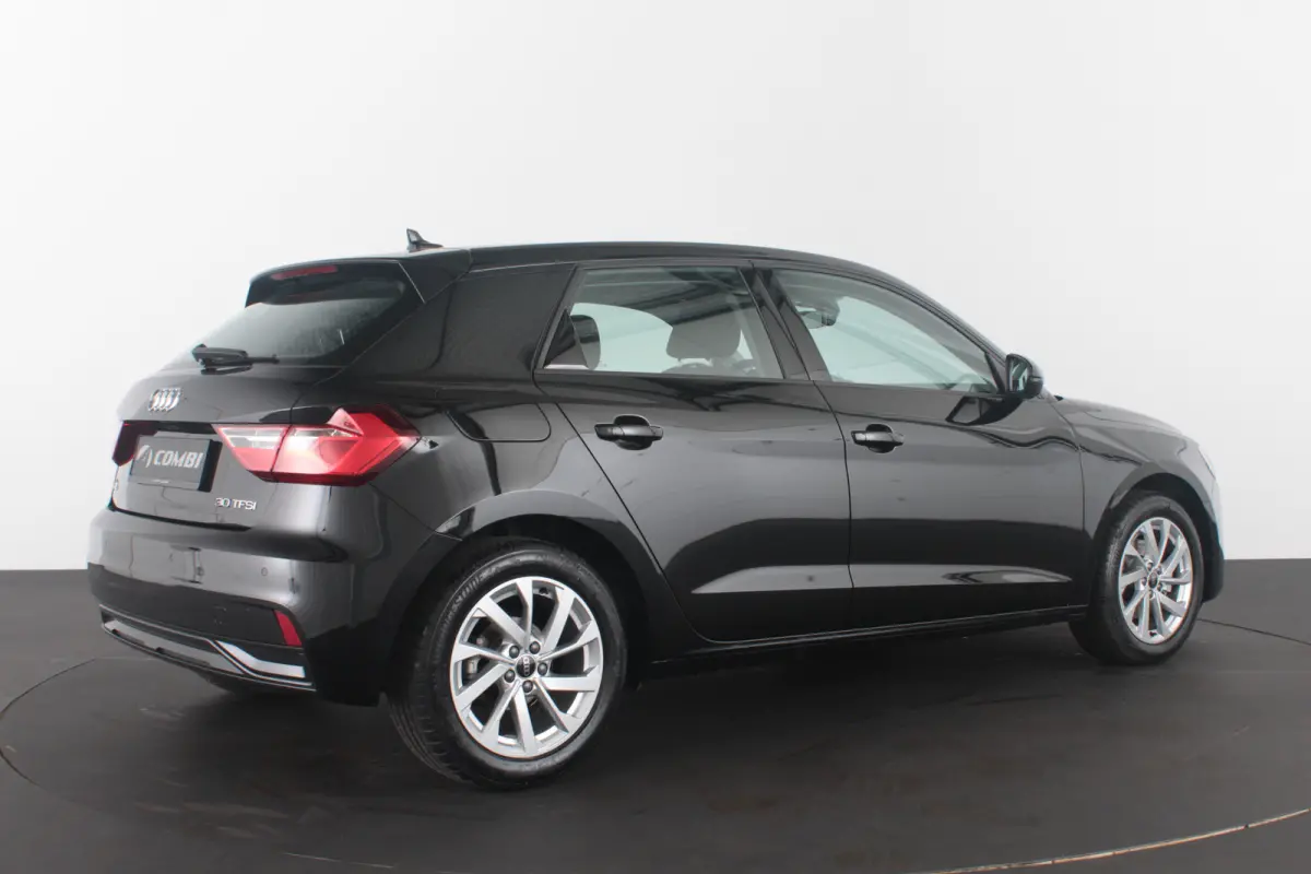 30 TFSI Pro Line Automaat/116pk/Navigatie/Mythos Black Metallic/Parkeersensoren/16 inch velgen