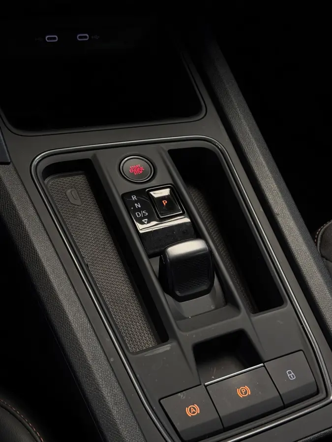 1.4 e-Hybrid VZ CarPlay 245pk