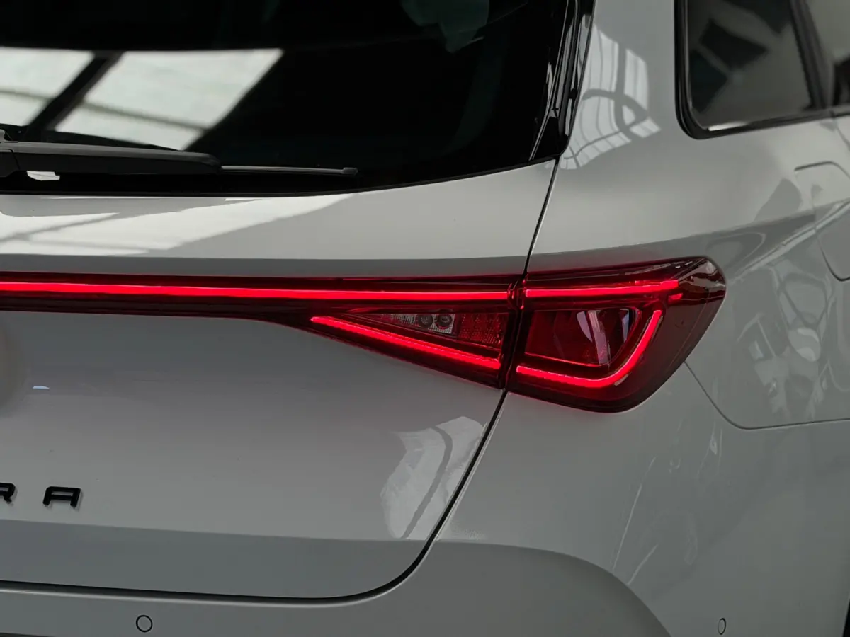 1.4 e-Hybrid VZ CarPlay 245pk