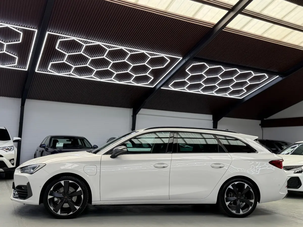 1.4 e-Hybrid VZ CarPlay 245pk