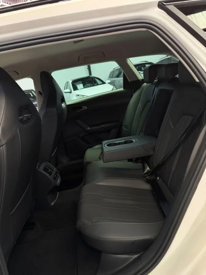 1.4 e-Hybrid VZ CarPlay 245pk