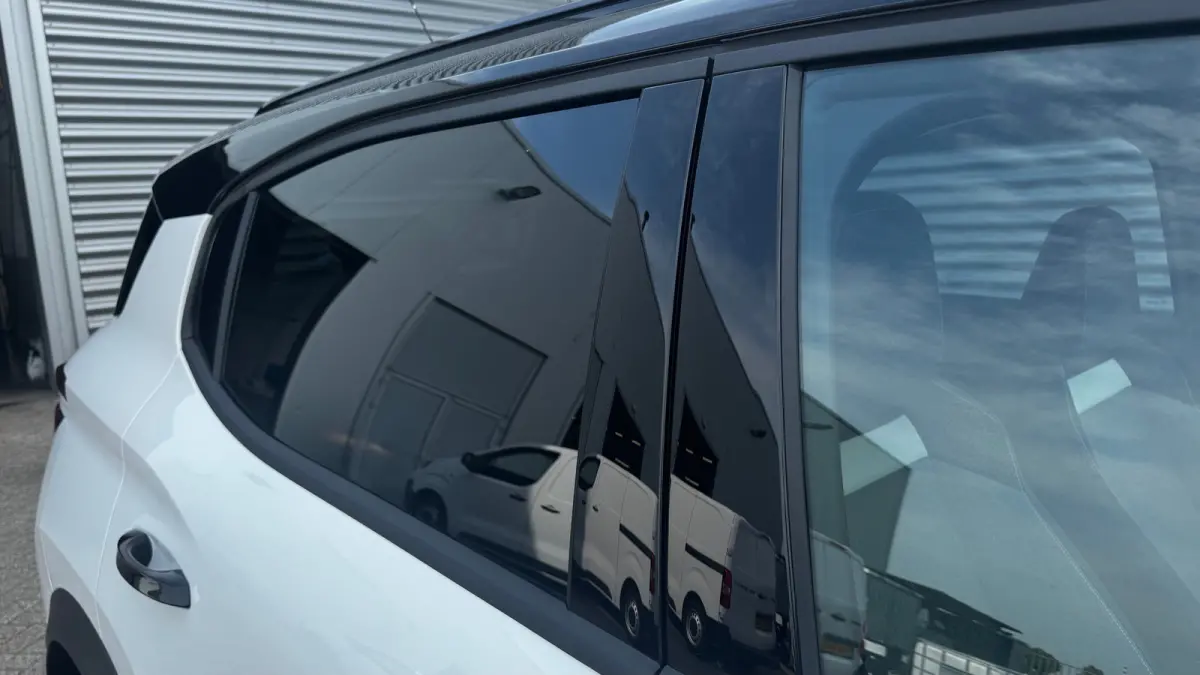 GS €3000,- voorraad voordeel | 17" Lichtmetalen velgen in Zwart met 215/60 R17 banden | Achteruitrijcamera | Dode hoek waarschuwing
