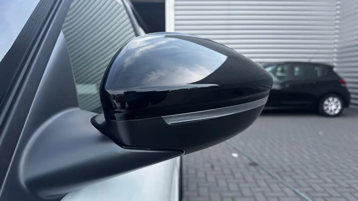 GS €3000,- voorraad voordeel | 17" Lichtmetalen velgen in Zwart met 215/60 R17 banden | Achteruitrijcamera | Dode hoek waarschuwing