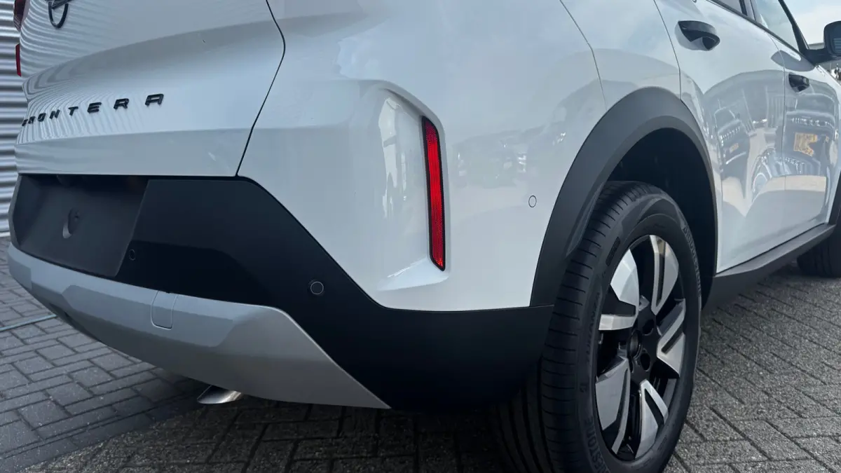GS €3000,- voorraad voordeel | 17" Lichtmetalen velgen in Zwart met 215/60 R17 banden | Achteruitrijcamera | Dode hoek waarschuwing