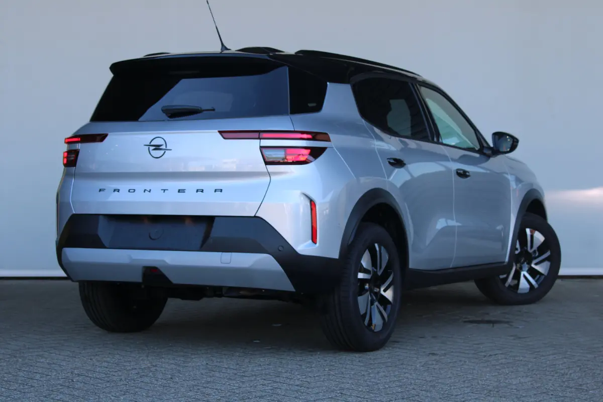 GS €3000,- voorraad voordeel | 17" Lichtmetalen velgen in Zwart met 215/60 R17 banden | Achteruitrijcamera | Dode hoek waarschuwing