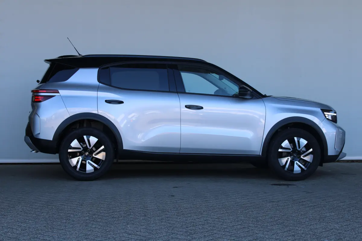 GS €3000,- voorraad voordeel | 17" Lichtmetalen velgen in Zwart met 215/60 R17 banden | Achteruitrijcamera | Dode hoek waarschuwing