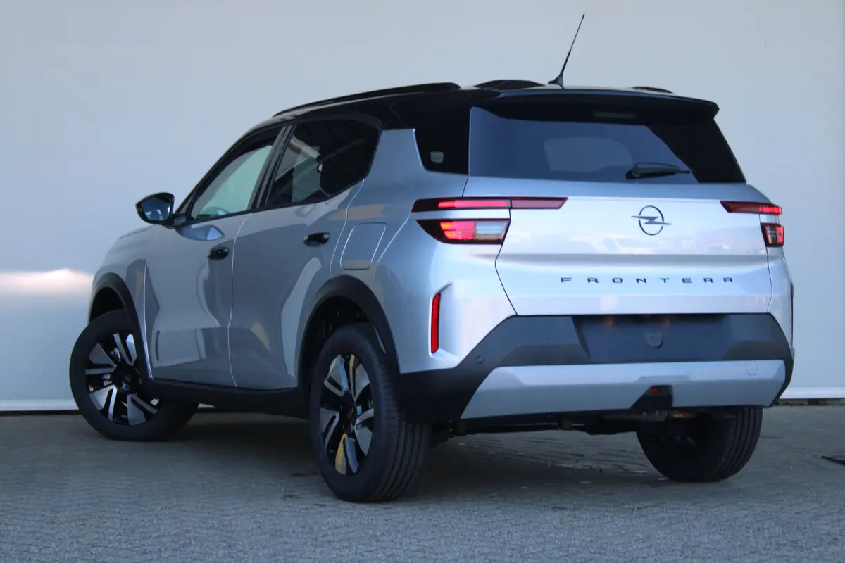 GS €3000,- voorraad voordeel | 17" Lichtmetalen velgen in Zwart met 215/60 R17 banden | Achteruitrijcamera | Dode hoek waarschuwing