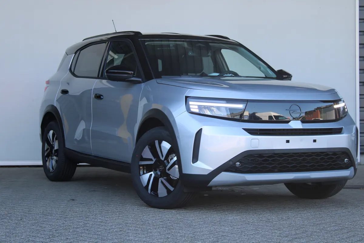 GS €3000,- voorraad voordeel | 17" Lichtmetalen velgen in Zwart met 215/60 R17 banden | Achteruitrijcamera | Dode hoek waarschuwing