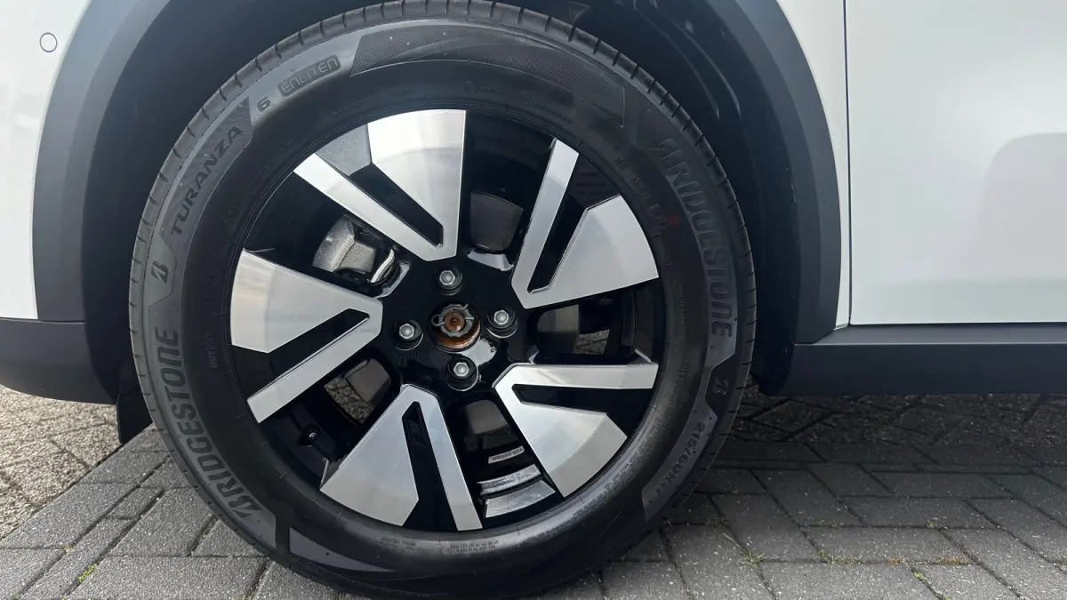 GS €3000,- voorraad voordeel | 17" Lichtmetalen velgen in Zwart met 215/60 R17 banden | Achteruitrijcamera | Dode hoek waarschuwing