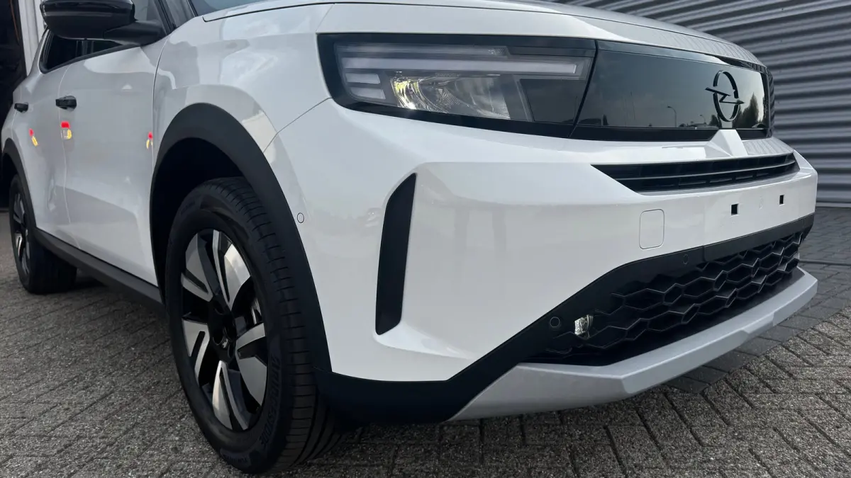 GS €3000,- voorraad voordeel | 17" Lichtmetalen velgen in Zwart met 215/60 R17 banden | Achteruitrijcamera | Dode hoek waarschuwing