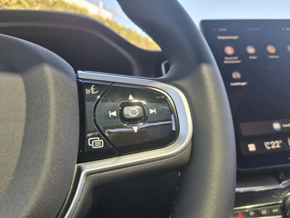 T6 Plug-in hybrid AWD Ultra Dark | Panormadak | Luchtvering | Bowers & Wilkinis | Nappaleder | Trekhaak |