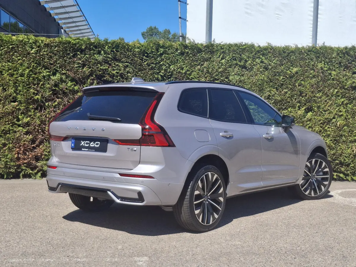 T6 Plug-in hybrid AWD Ultra Dark | Panormadak | Luchtvering | Bowers & Wilkinis | Nappaleder | Trekhaak |