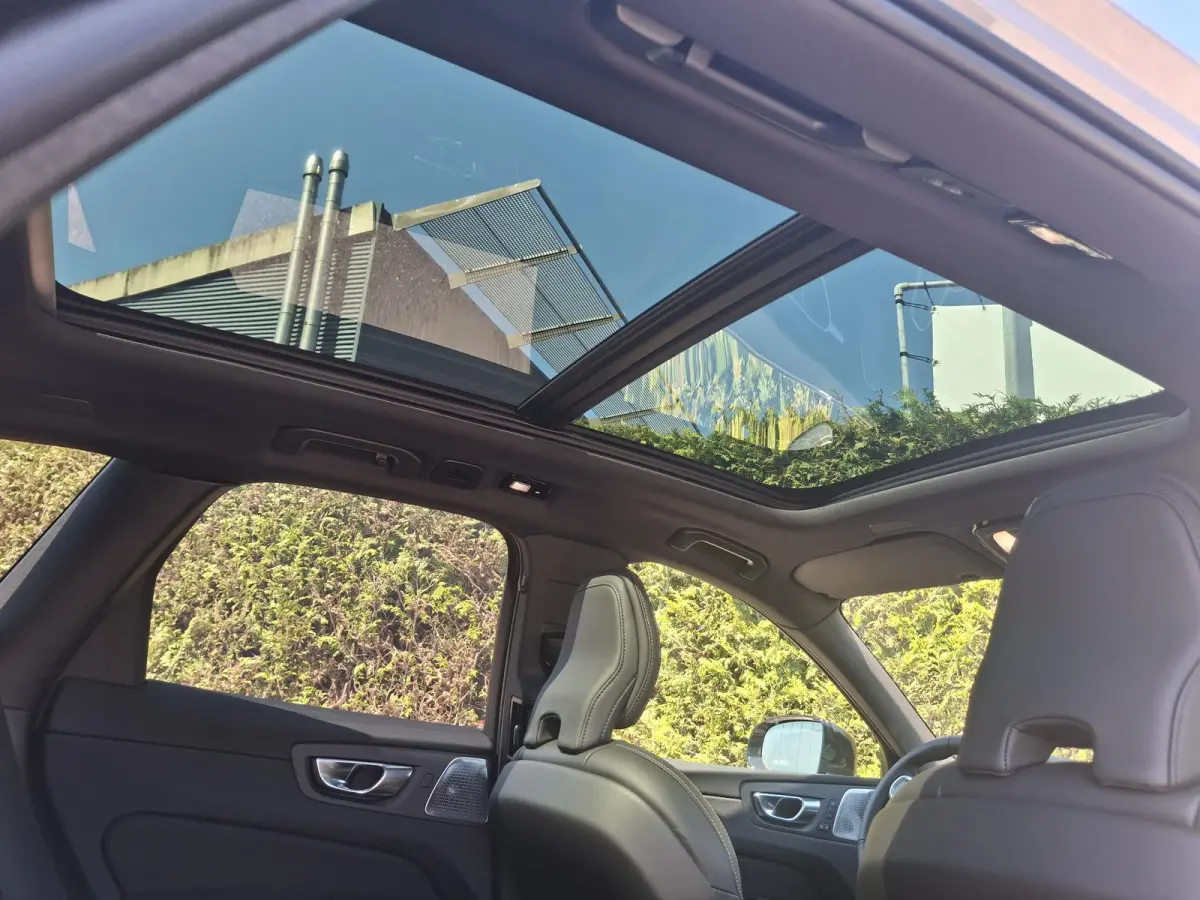 T6 Plug-in hybrid AWD Ultra Dark | Panormadak | Luchtvering | Bowers & Wilkinis | Nappaleder | Trekhaak |