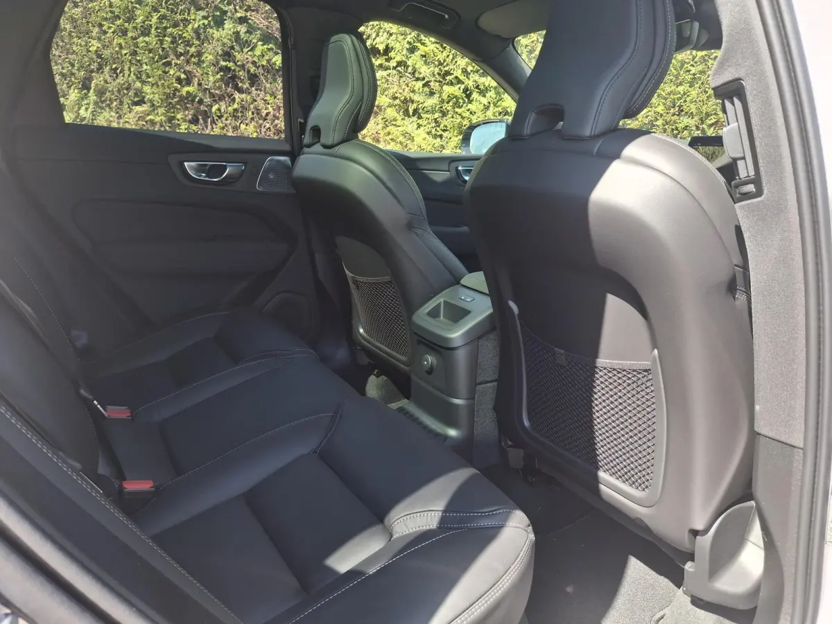 T6 Plug-in hybrid AWD Ultra Dark | Panormadak | Luchtvering | Bowers & Wilkinis | Nappaleder | Trekhaak |