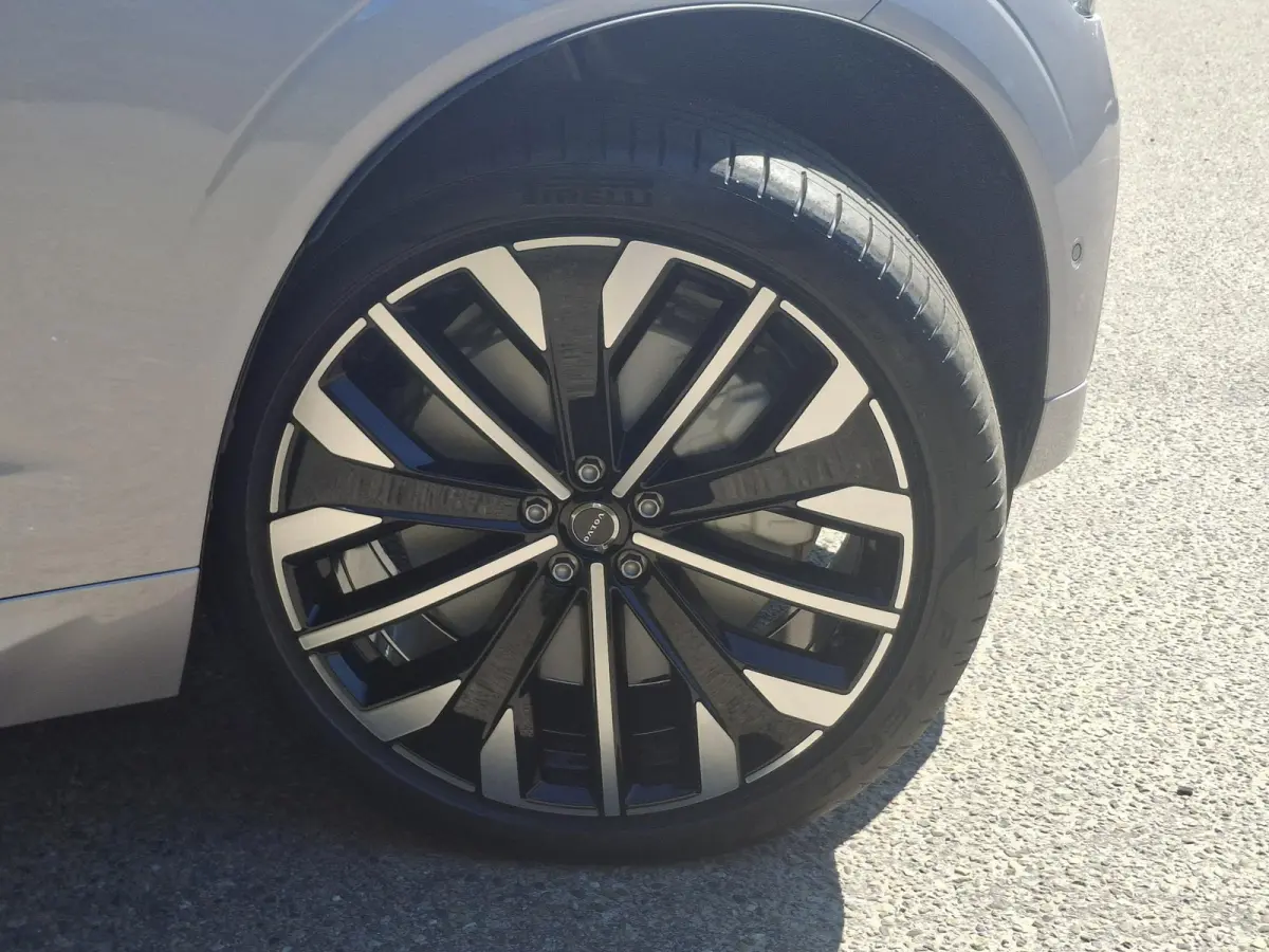 T6 Plug-in hybrid AWD Ultra Dark | Panormadak | Luchtvering | Bowers & Wilkinis | Nappaleder | Trekhaak |