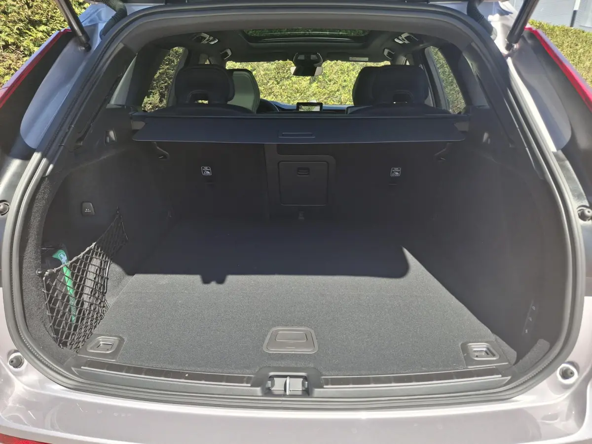 T6 Plug-in hybrid AWD Ultra Dark | Panormadak | Luchtvering | Bowers & Wilkinis | Nappaleder | Trekhaak |