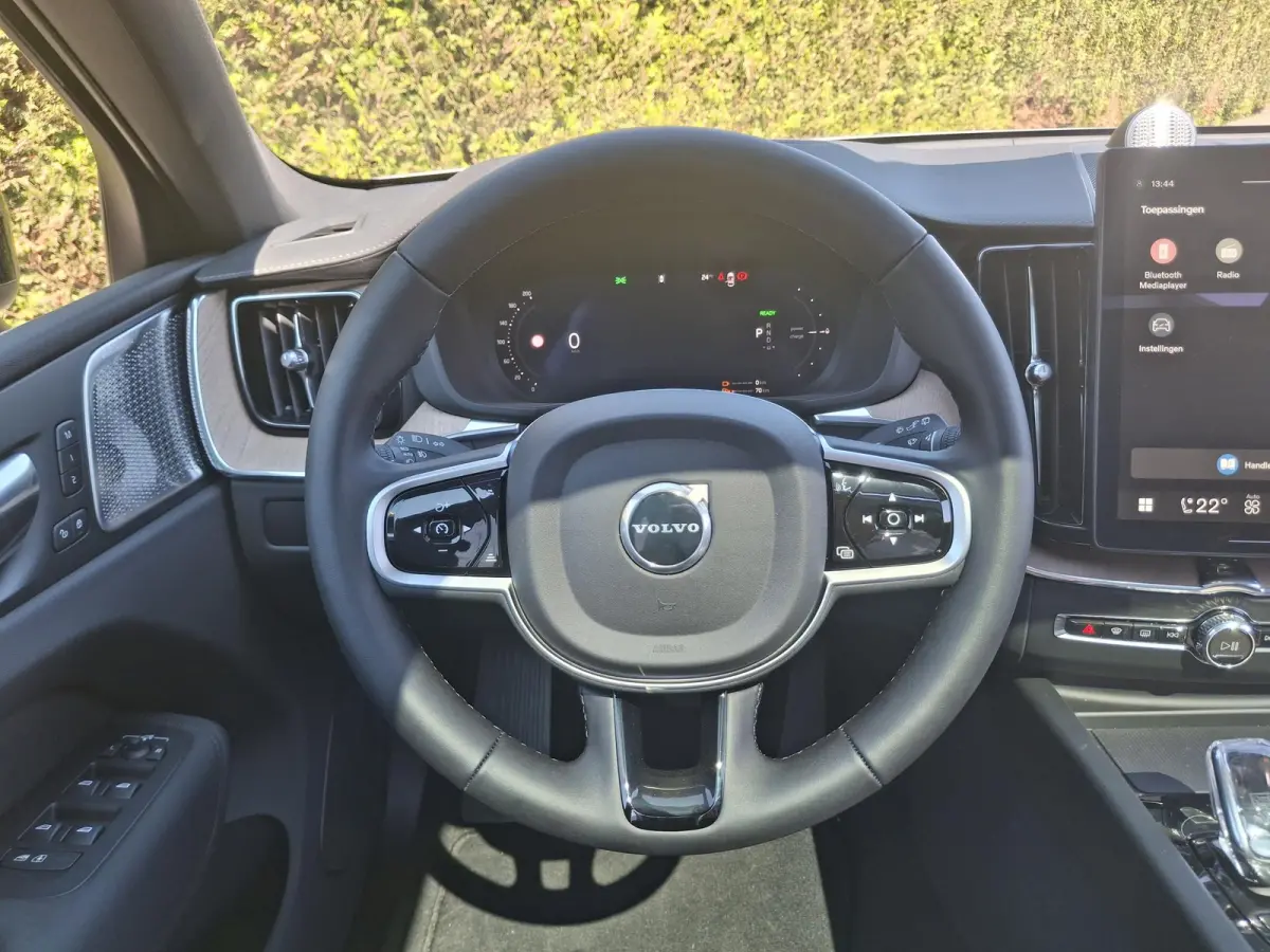 T6 Plug-in hybrid AWD Ultra Dark | Panormadak | Luchtvering | Bowers & Wilkinis | Nappaleder | Trekhaak |