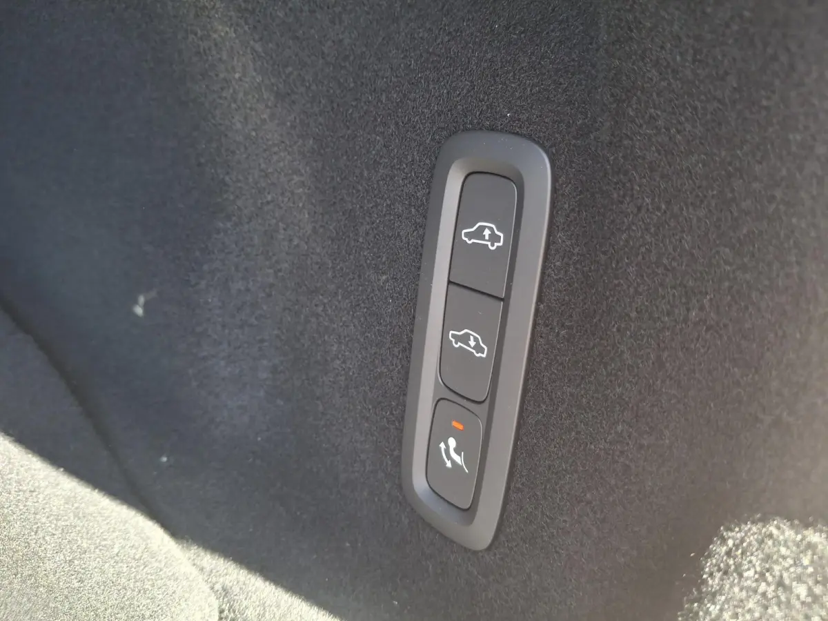 T6 Plug-in hybrid AWD Ultra Dark | Panormadak | Luchtvering | Bowers & Wilkinis | Nappaleder | Trekhaak |