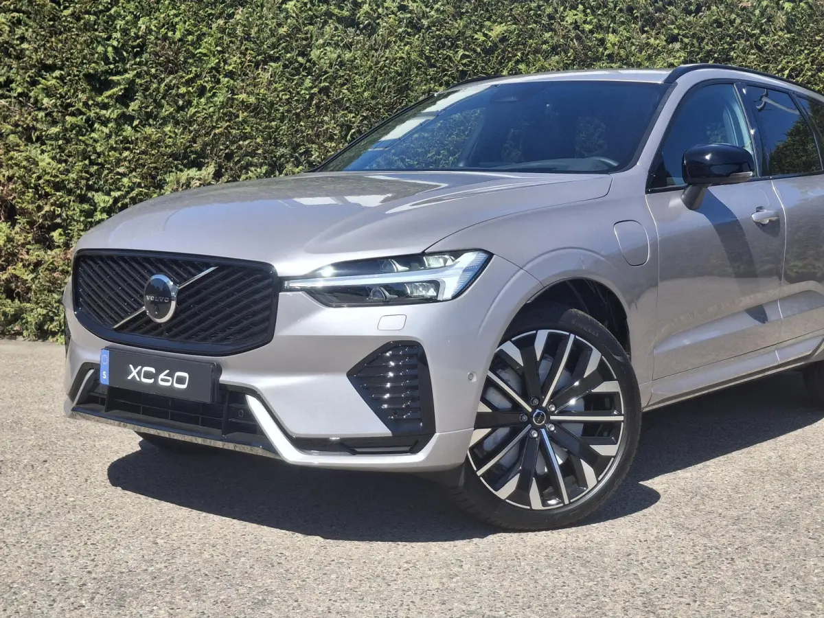 T6 Plug-in hybrid AWD Ultra Dark | Panormadak | Luchtvering | Bowers & Wilkinis | Nappaleder | Trekhaak |