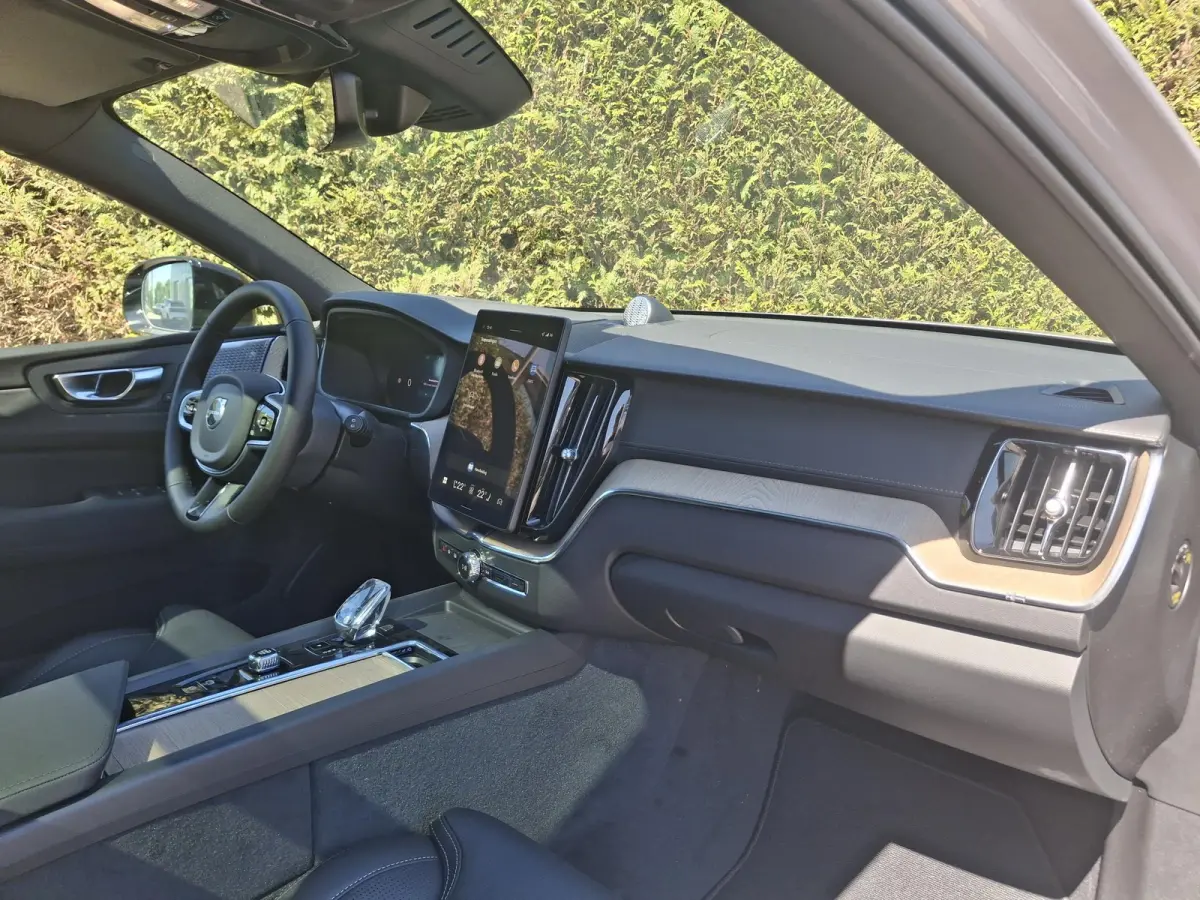 T6 Plug-in hybrid AWD Ultra Dark | Panormadak | Luchtvering | Bowers & Wilkinis | Nappaleder | Trekhaak |