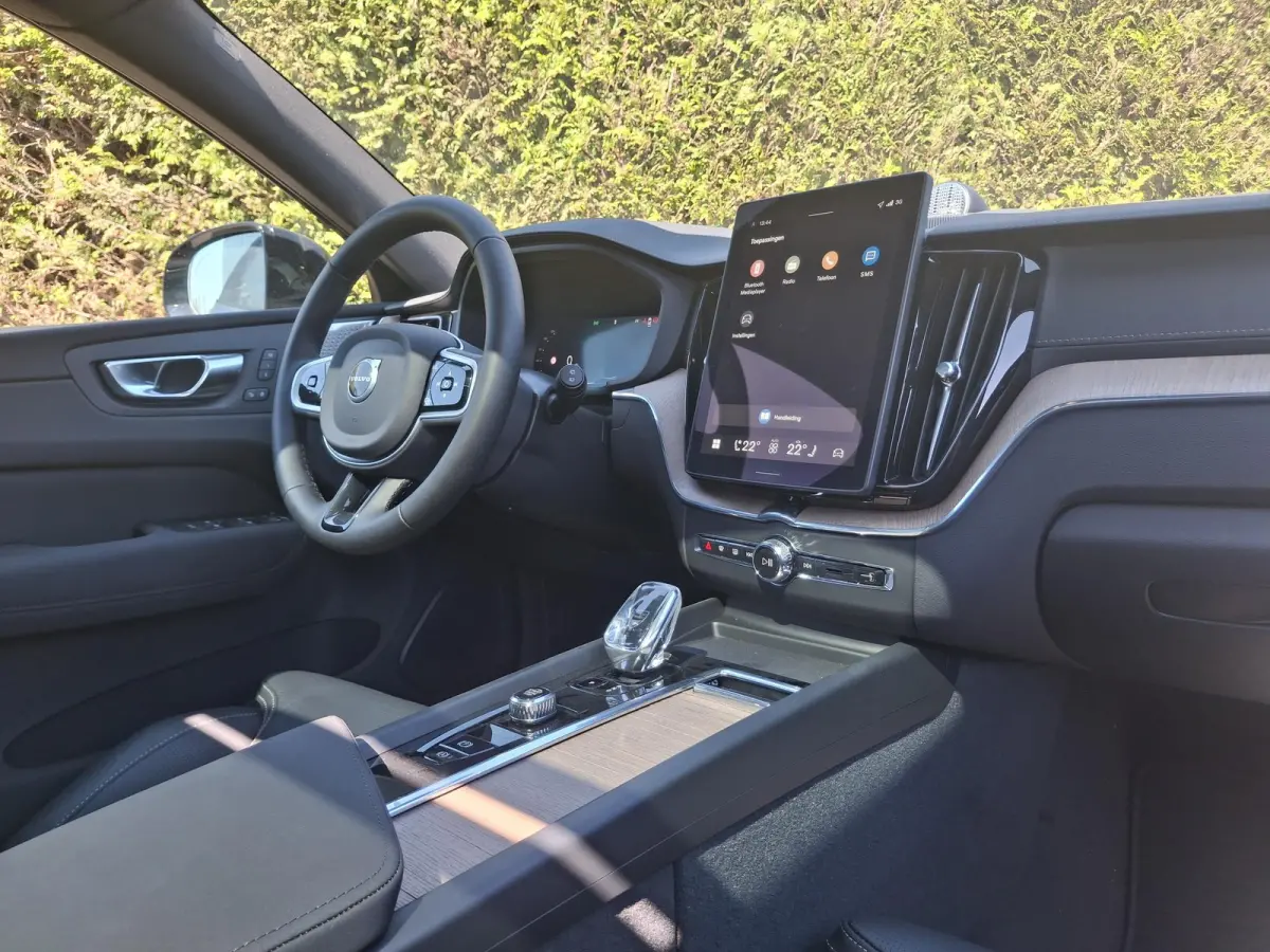 T6 Plug-in hybrid AWD Ultra Dark | Panormadak | Luchtvering | Bowers & Wilkinis | Nappaleder | Trekhaak |